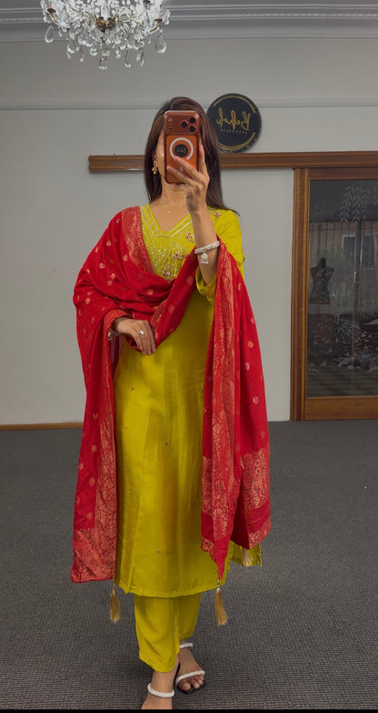 Fuchsia Dola silk kurti set with zari, sequin and V-neck embroidery — Behuli Australia — alternate view 7