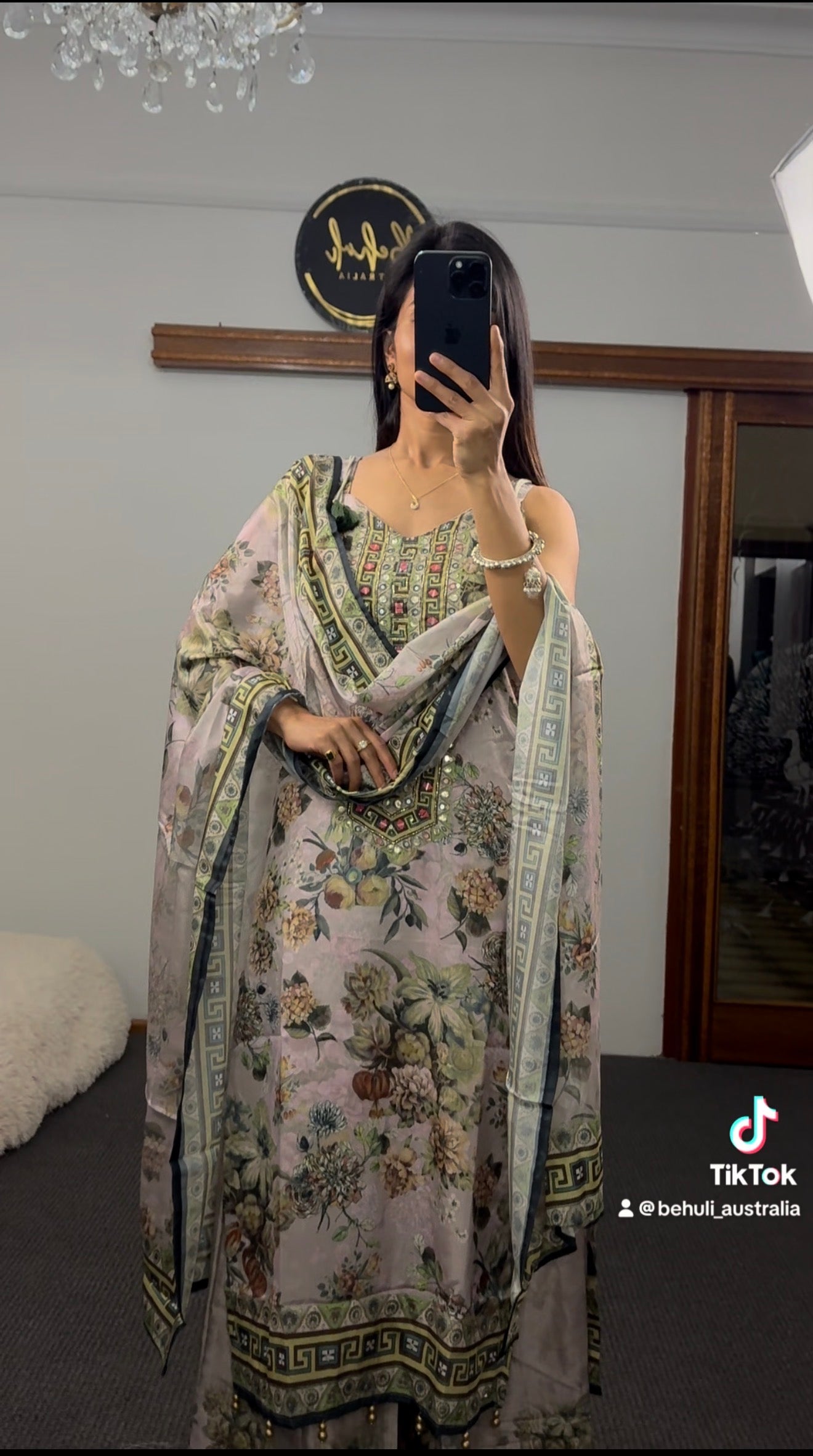 Sleeveless kurthi set