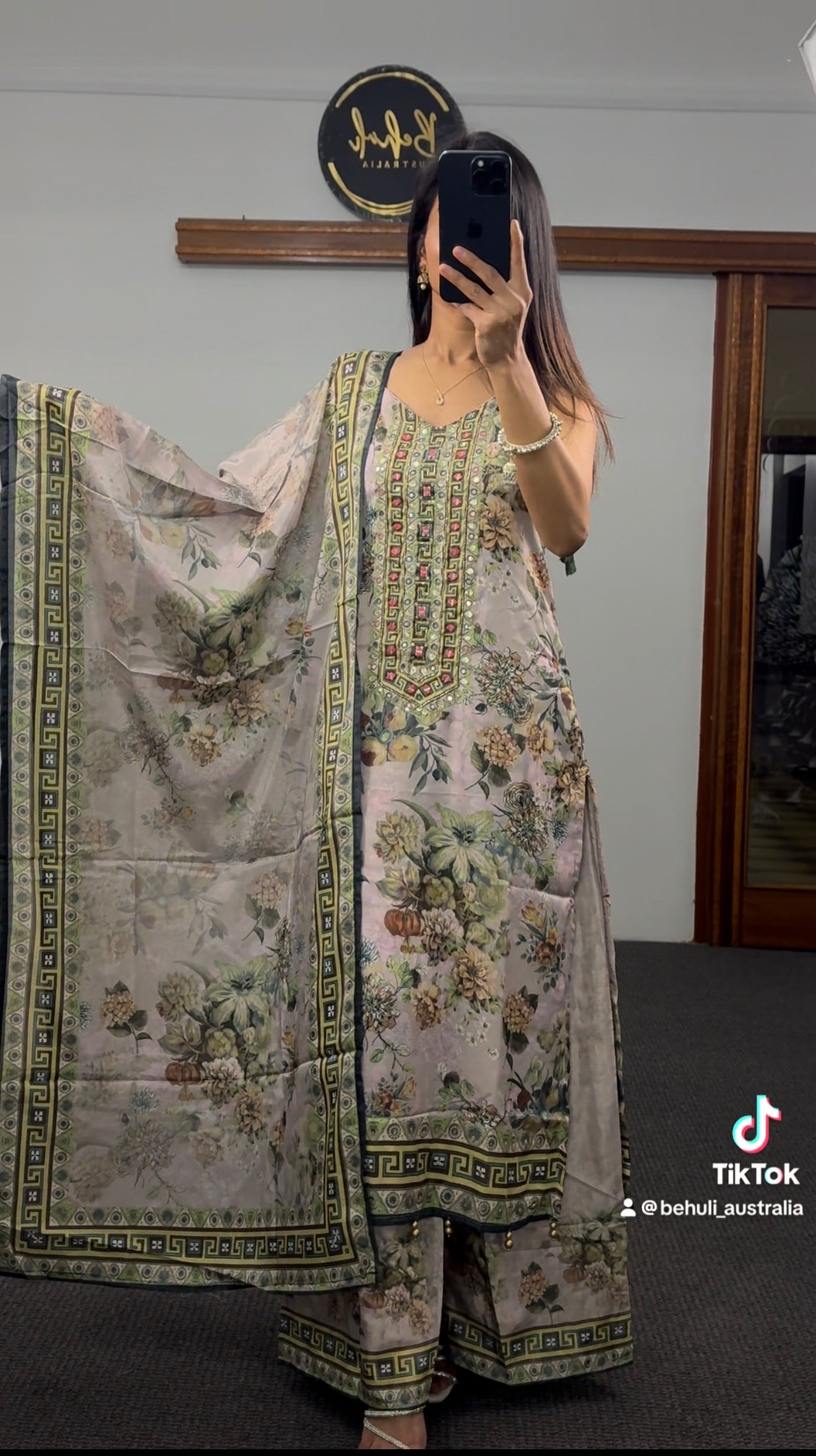 Sleeveless kurthi set