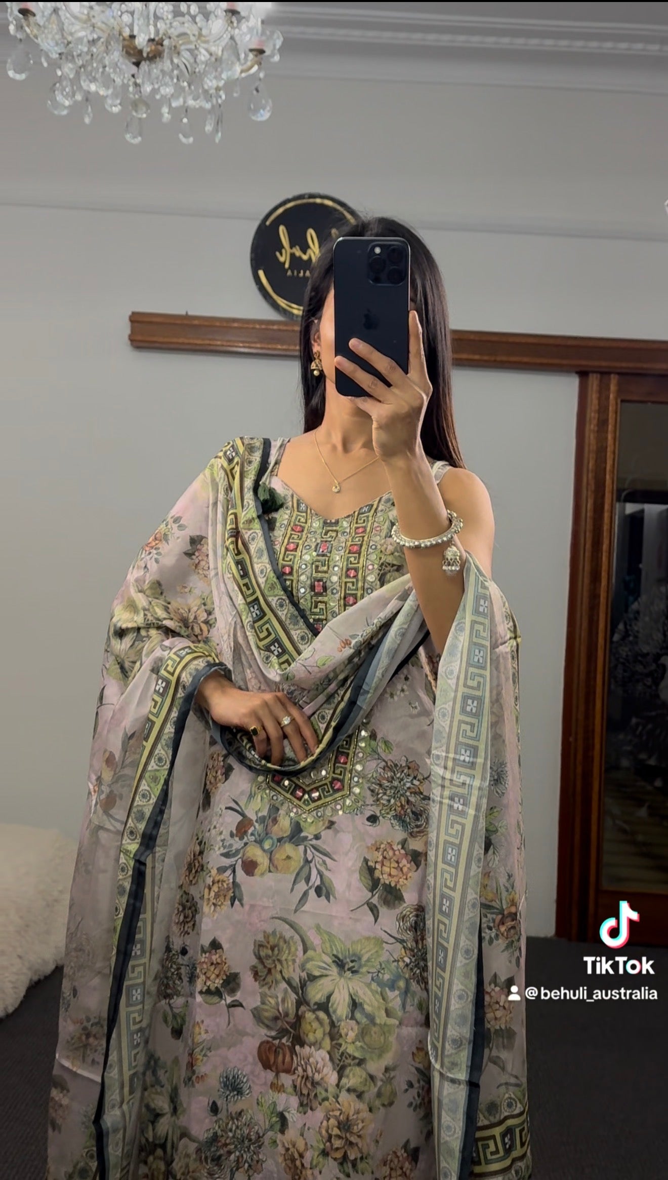 Sleeveless kurthi set